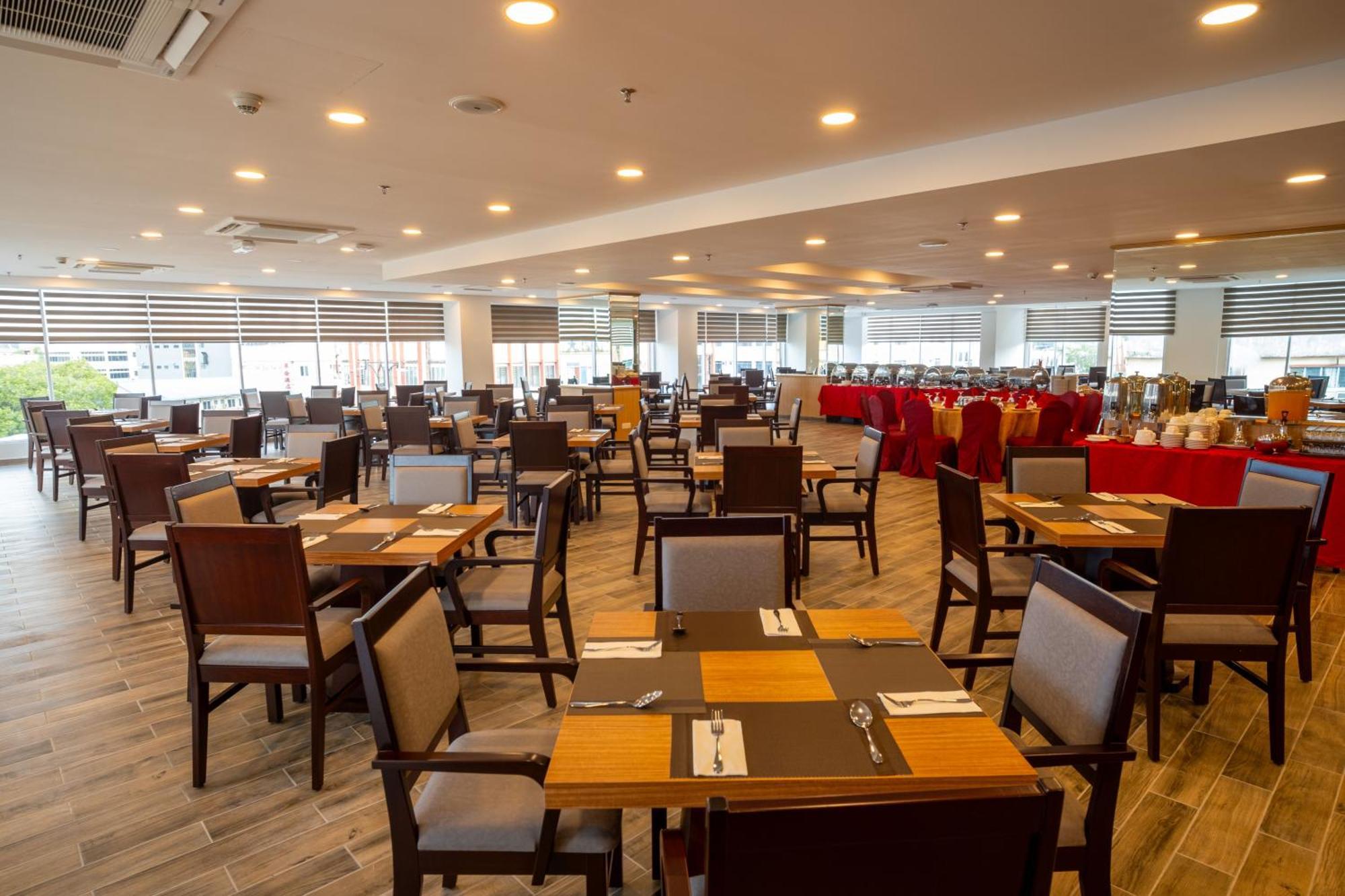 City Rise Hotel Мири Экстерьер фото