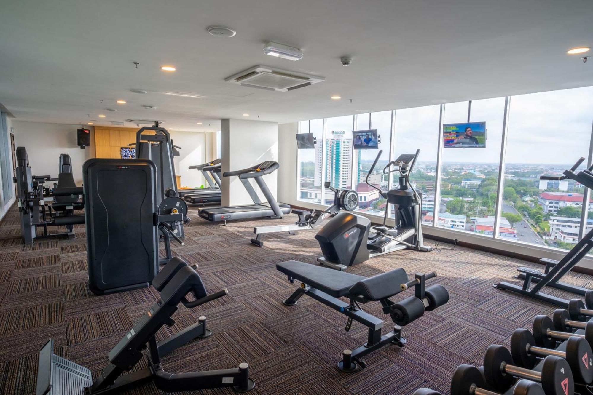City Rise Hotel Мири Экстерьер фото