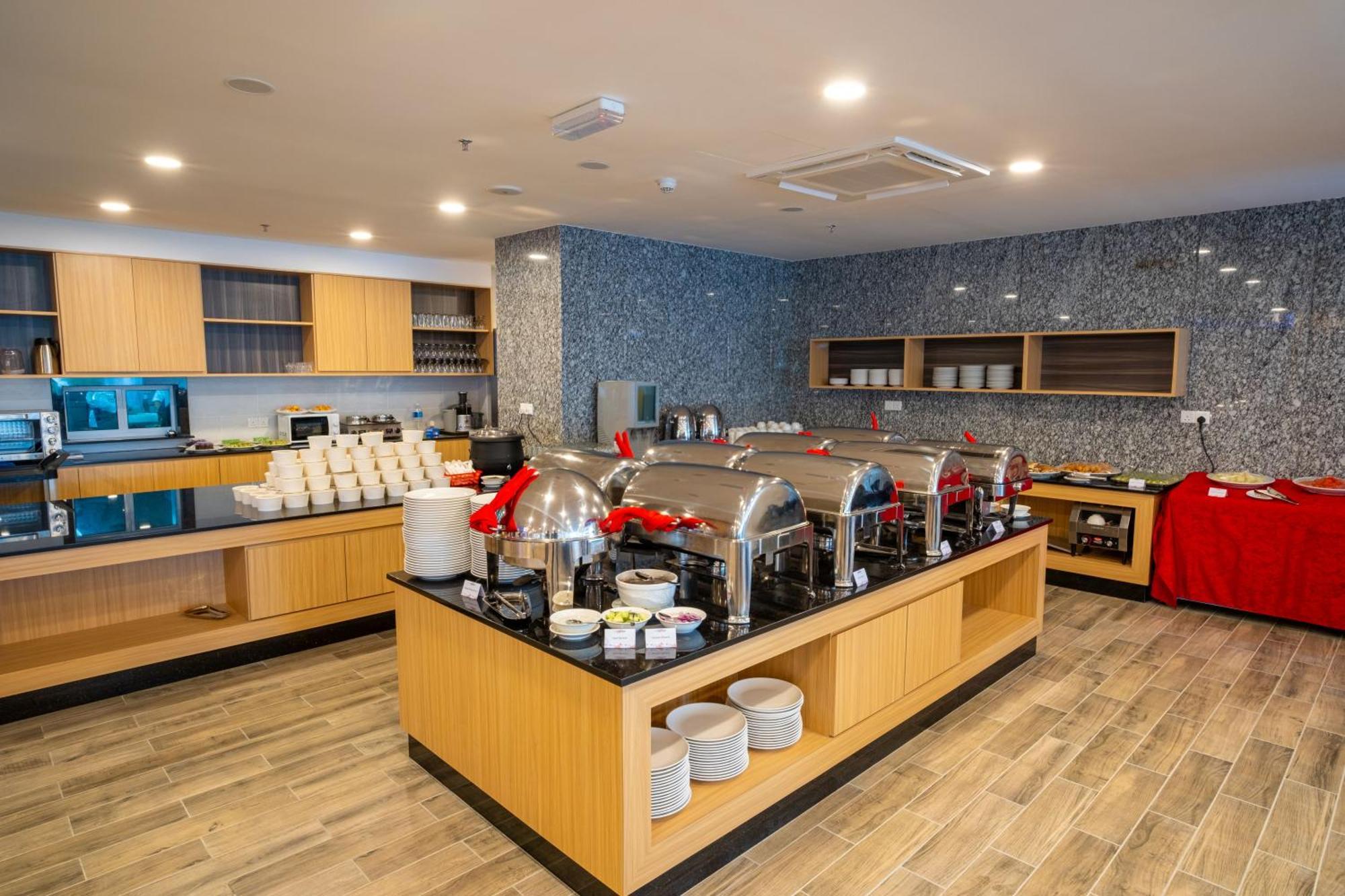 City Rise Hotel Мири Экстерьер фото